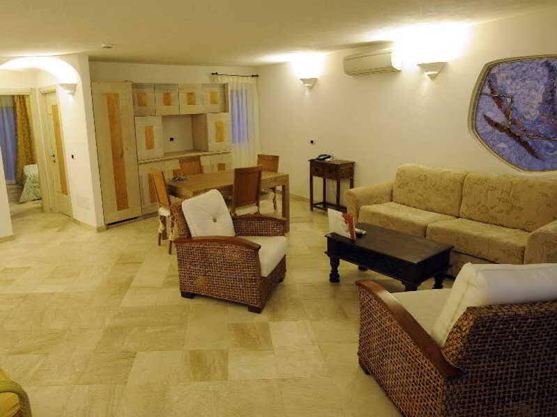 Residence Living Poltu Quatu Арцахена Екстериор снимка