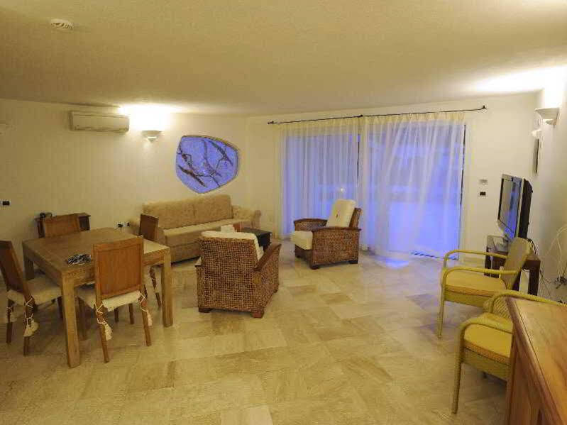 Residence Living Poltu Quatu Арцахена Екстериор снимка